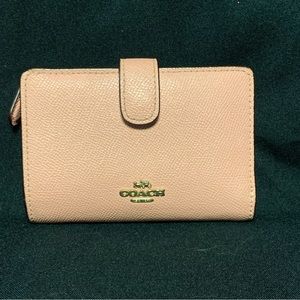 Coach Medium corner zip wallet